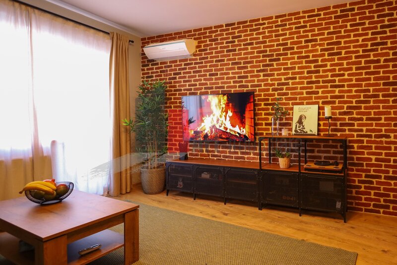 Parcul Carol, Viilor, apartament cu 2 camere de inchiriat cu centrala.